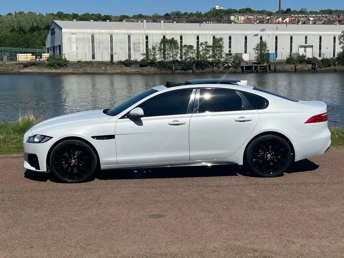 2016-jaguar-xf-30td-s-big-28