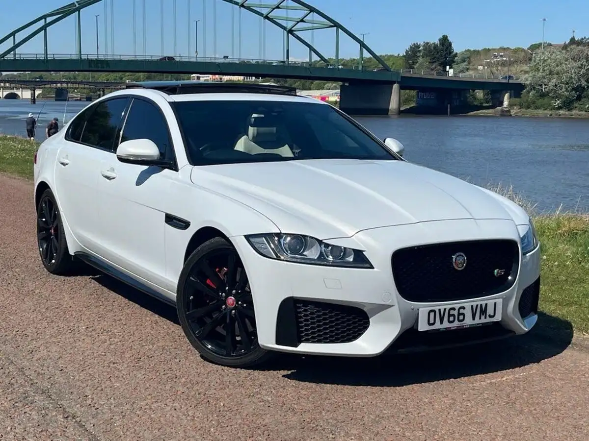 2016-jaguar-xf-30td-s-big-0
