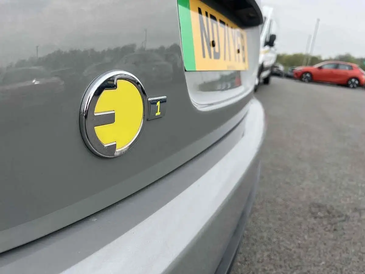 2021-mini-cooper-e-cooper-s-1-big-8