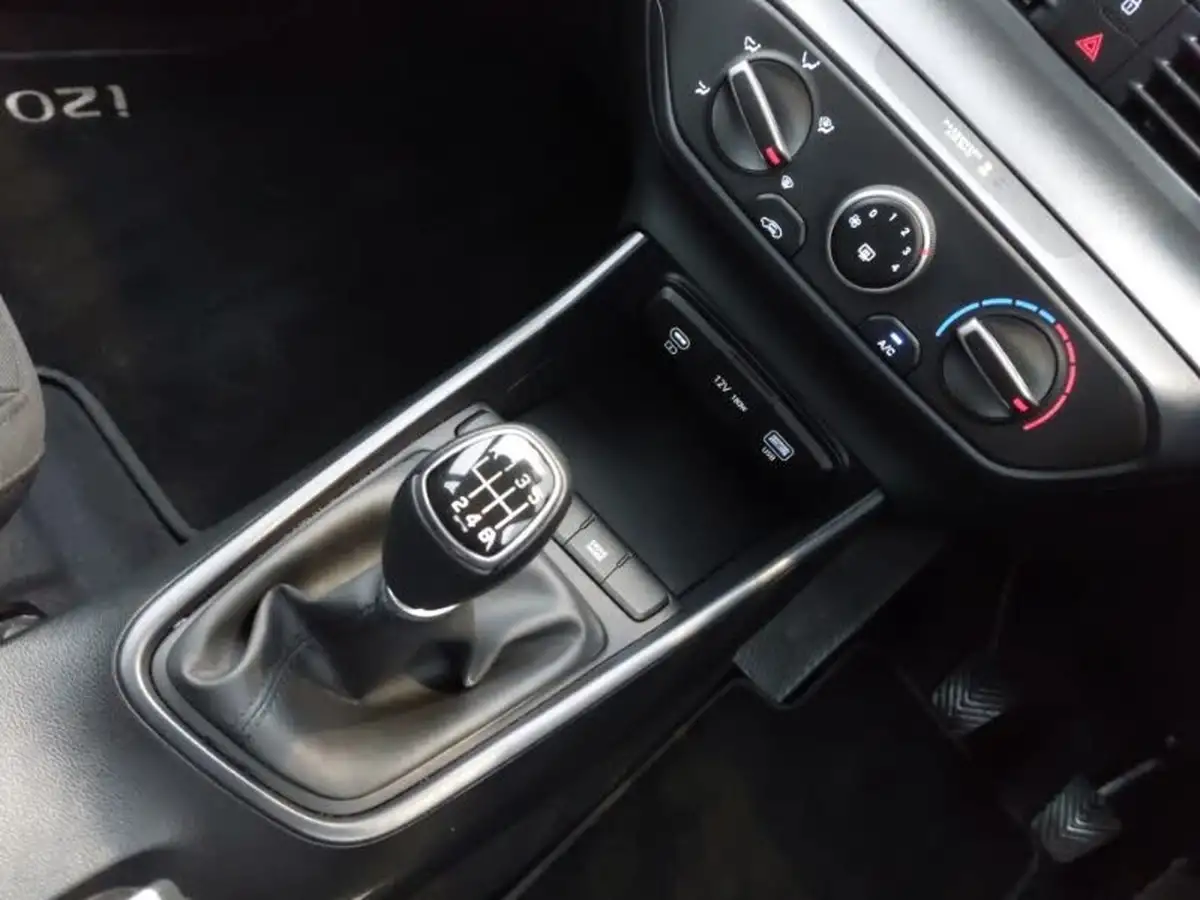 2024-hyundai-i20-10-t-gdi-advance-big-9