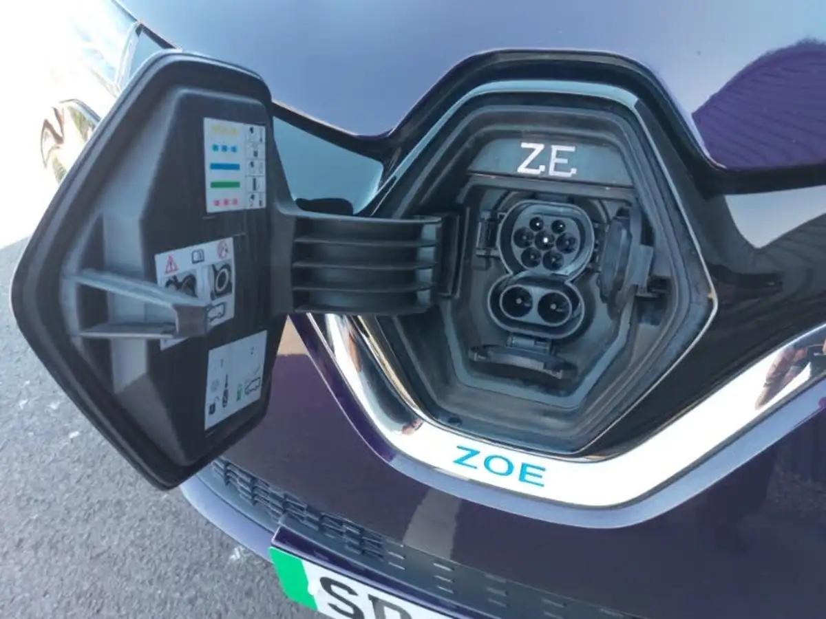 2020-renault-zoe-e-i-gt-line-rapid-charge-big-18
