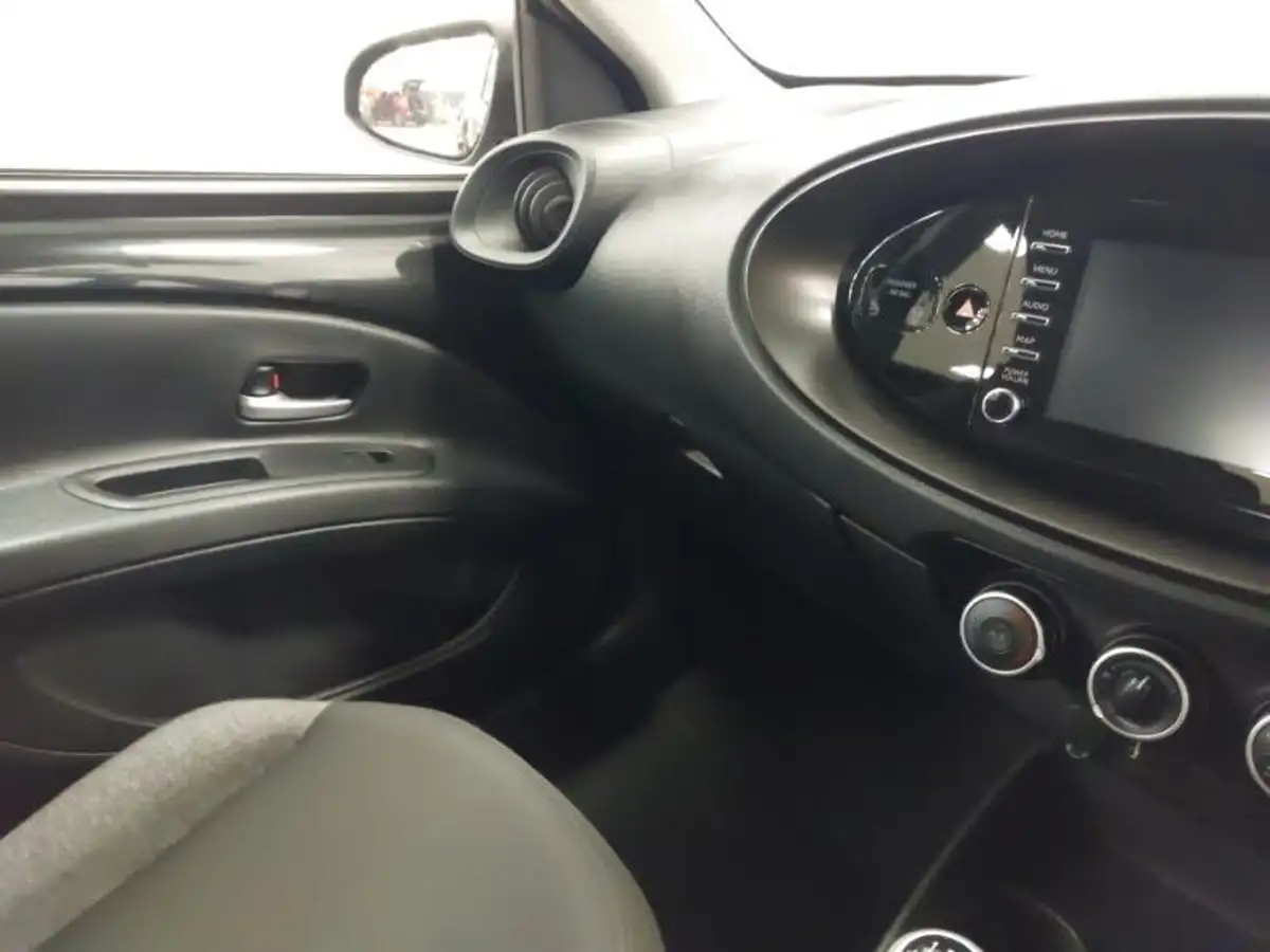2023-toyota-aygo-x-10-vvt-i-pure-big-10