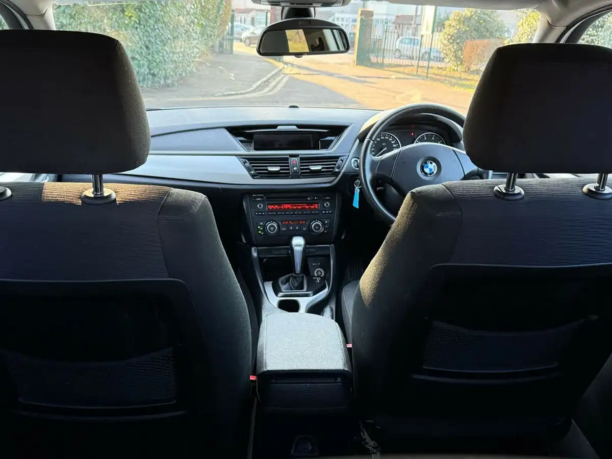 2013-bmw-x1-big-31