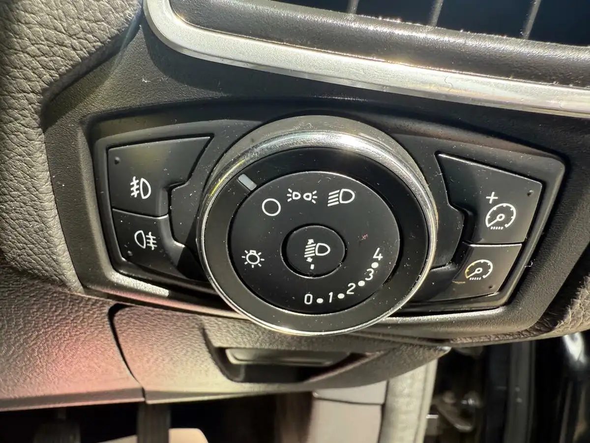 2012-ford-focus-16-zetec-ti-vct-125ps-hatchback-big-14