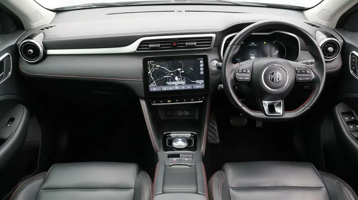2022-mg-zs-suv-e-trophy-ev-176ps-big-13