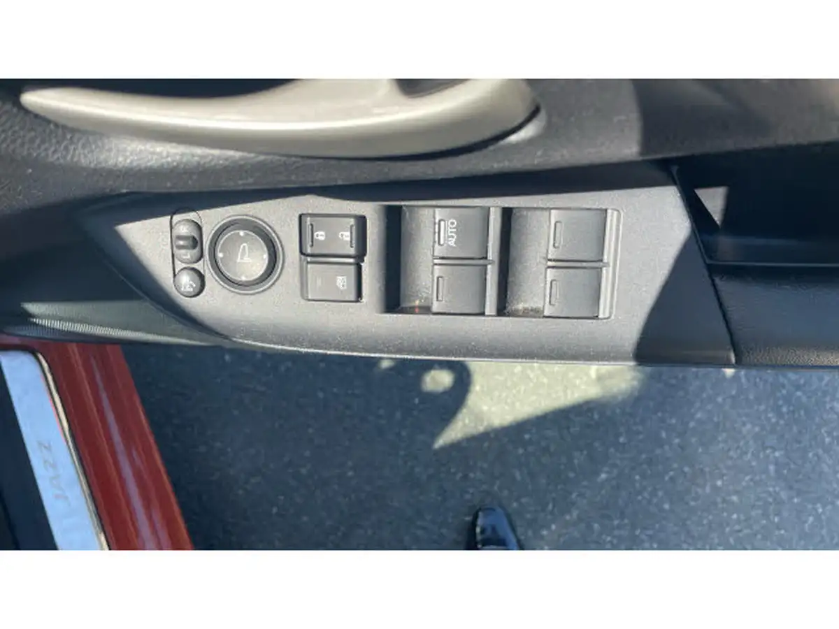 2018-honda-jazz-15-i-vtec-sport-navi-cvt-big-18