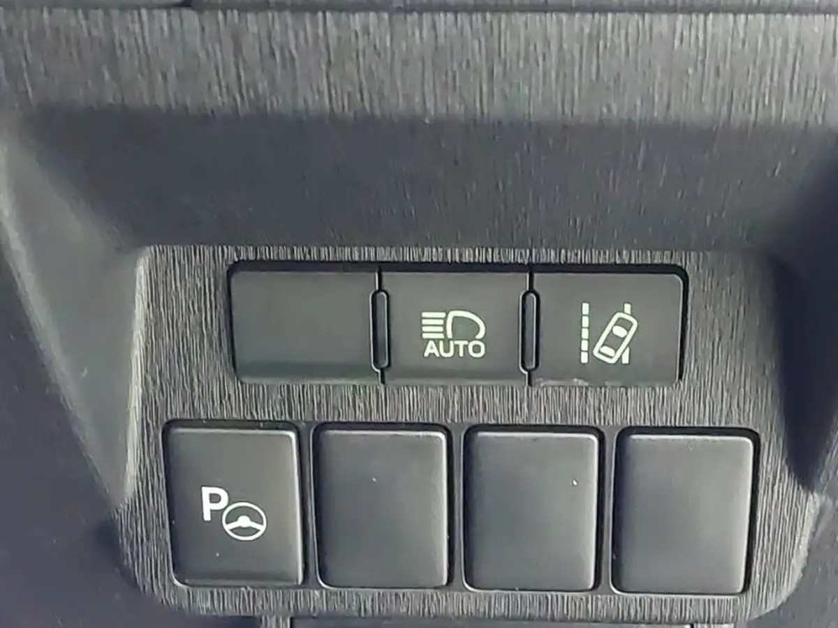 2020-toyota-prius-18-vvt-i-excel-big-17