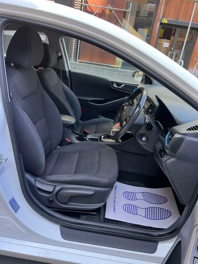 2017-hyundai-ioniq-16-gdi-se-hybrid-big-21