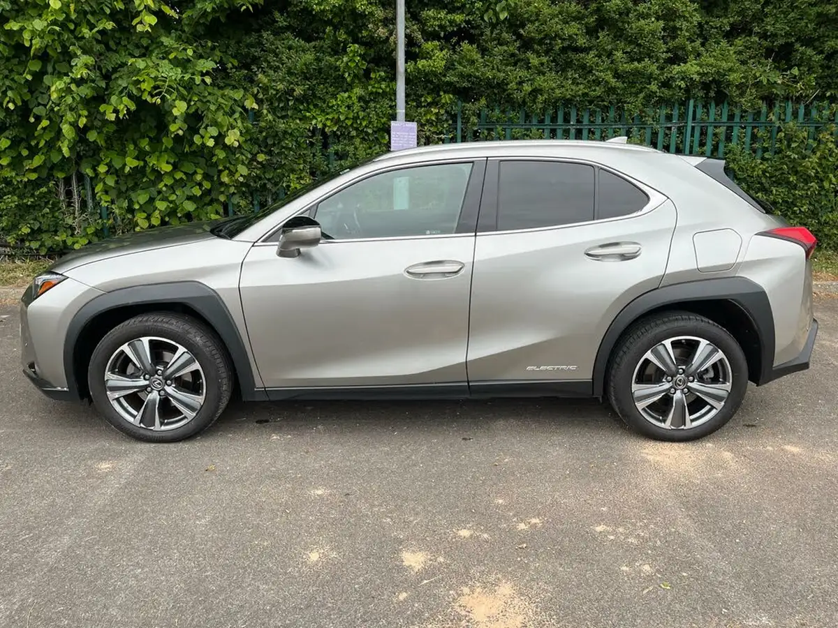 2021-lexus-ux-300e-e-ux-big-3