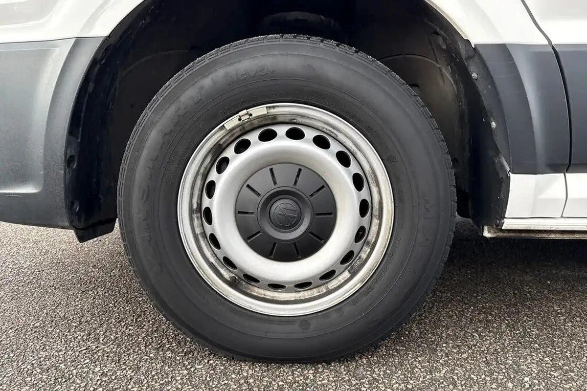 2024-volkswagen-crafter-big-11