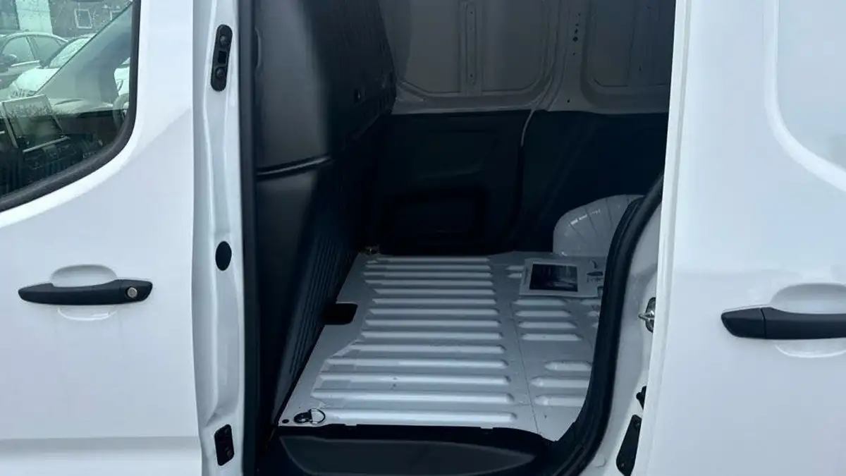 2024-citroen-berlingo-big-24