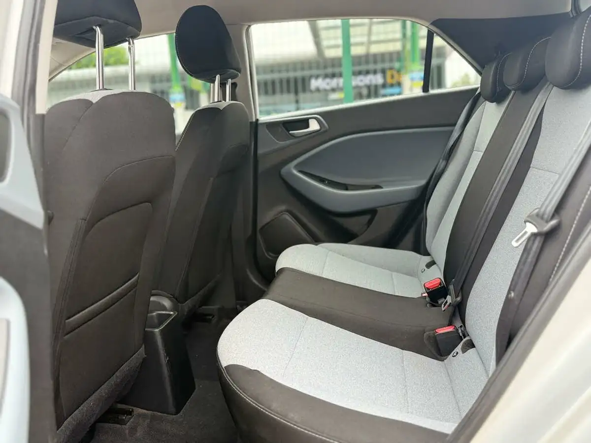 2016-hyundai-i20-12-blue-drive-se-hatchback-5d-big-25