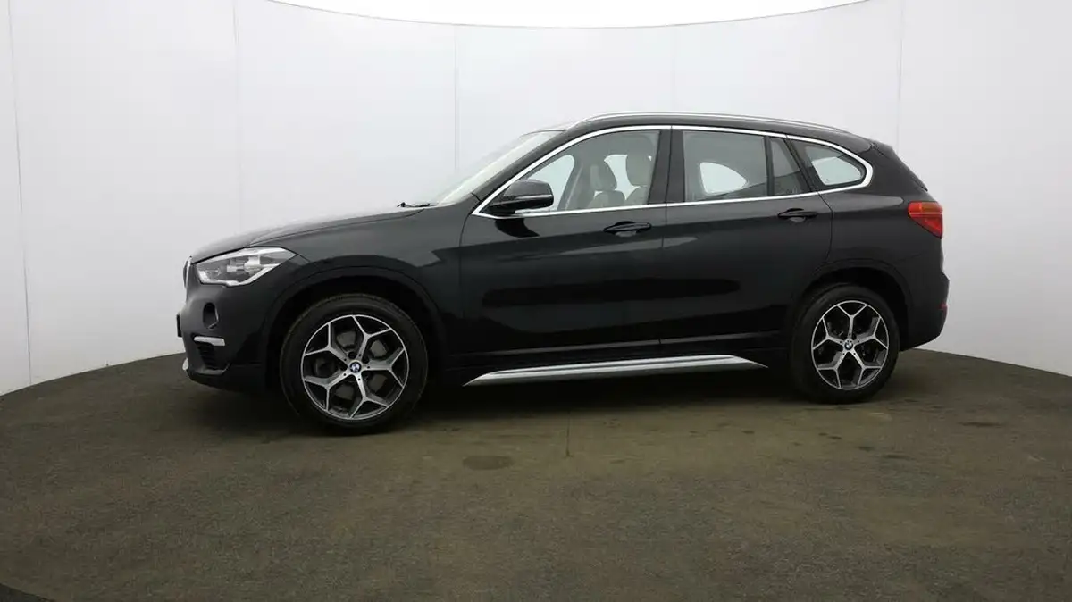 2019-bmw-x1-20-sdrive-20i-xline-sdrive-20i-big-32