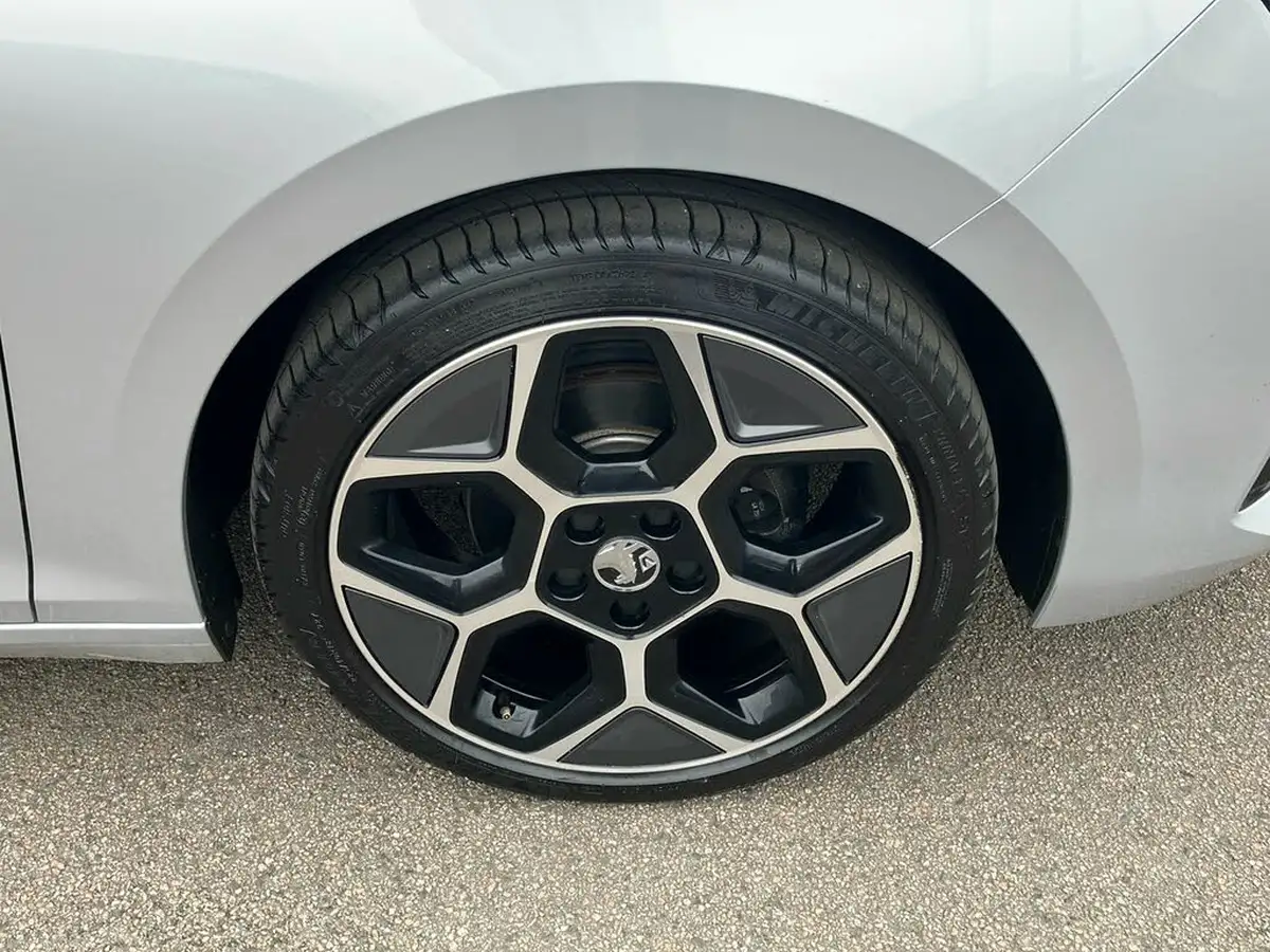 2024-vauxhall-astra-12-turbo-ultimate-130ps-hatchback-big-8