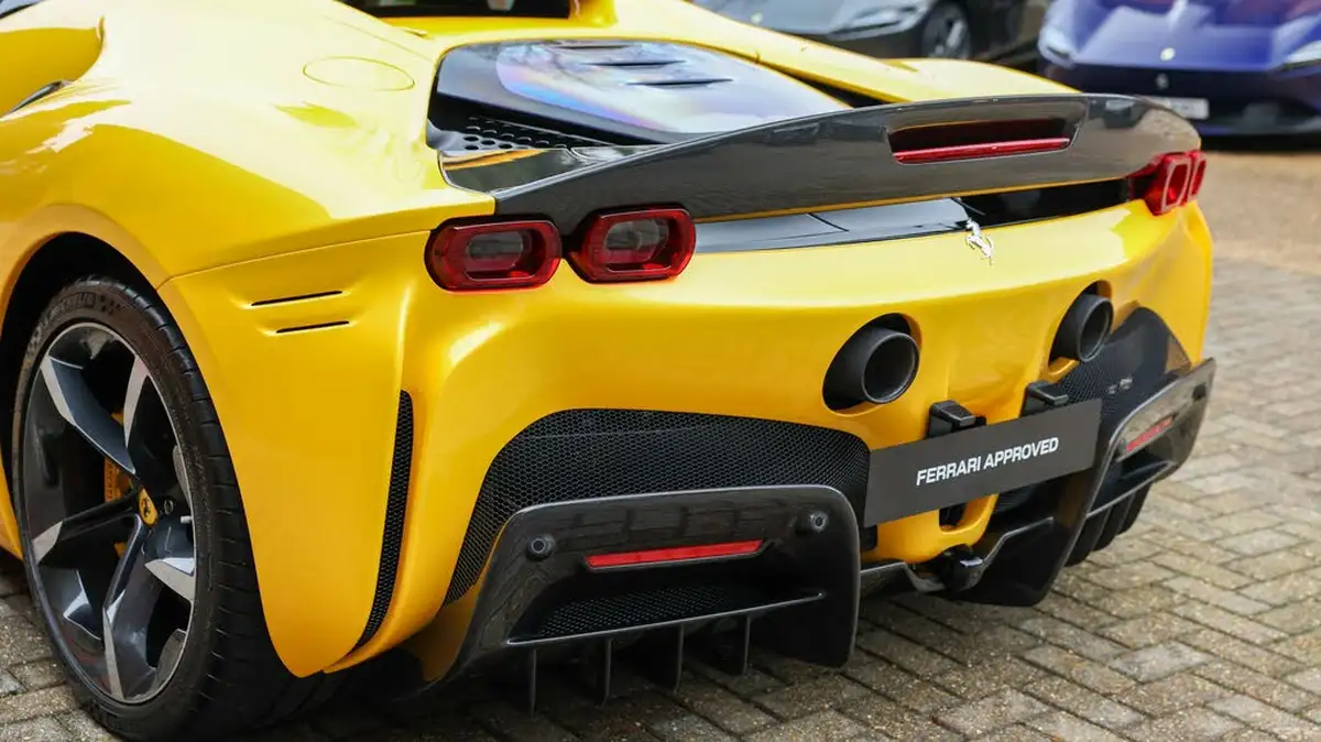 2021-ferrari-sf90-stradale-big-15