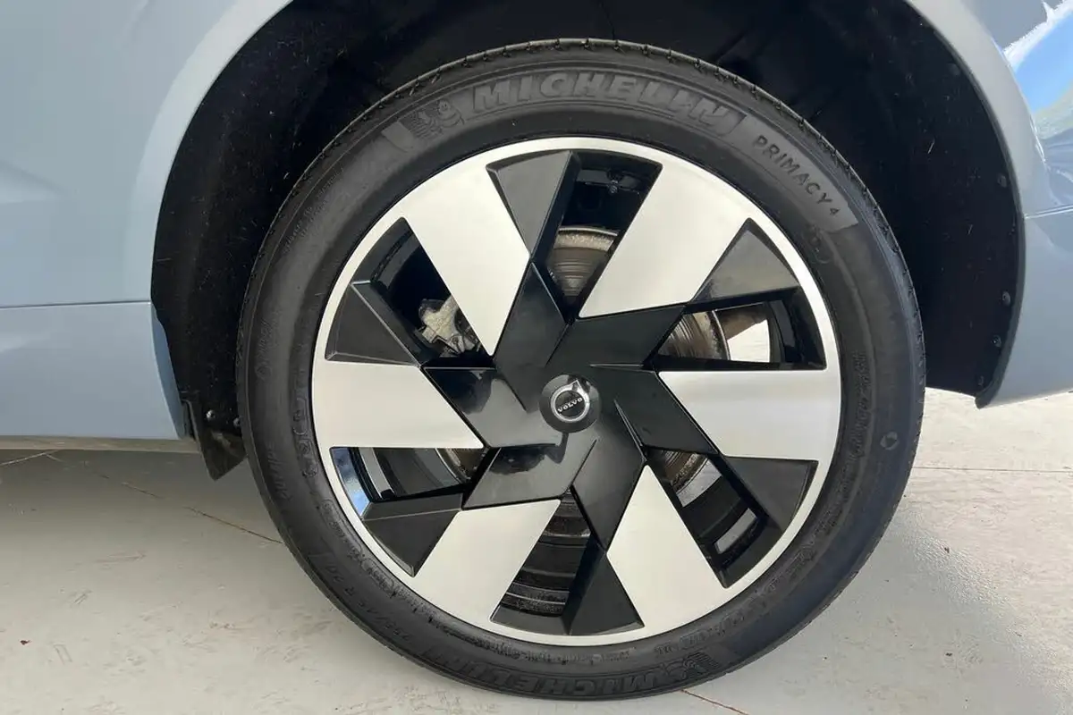 2024-volvo-xc60-20-b5-plus-big-22