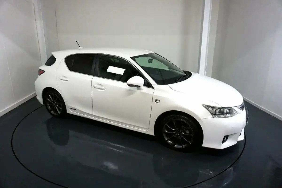 2012-lexus-ct-200h-18-f-sport-big-11