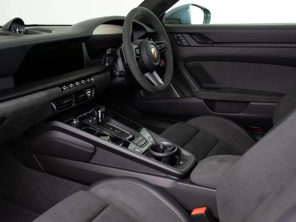 2024-porsche-911-30-carrera-gts-541ps-coupe-3591cc-pdk-big-3