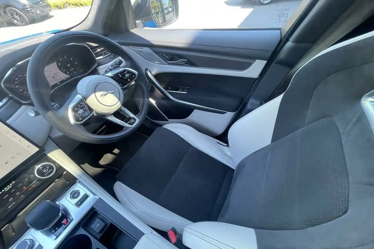 2024-jaguar-f-pace-50-v8-p575-svr-575-edition-big-13