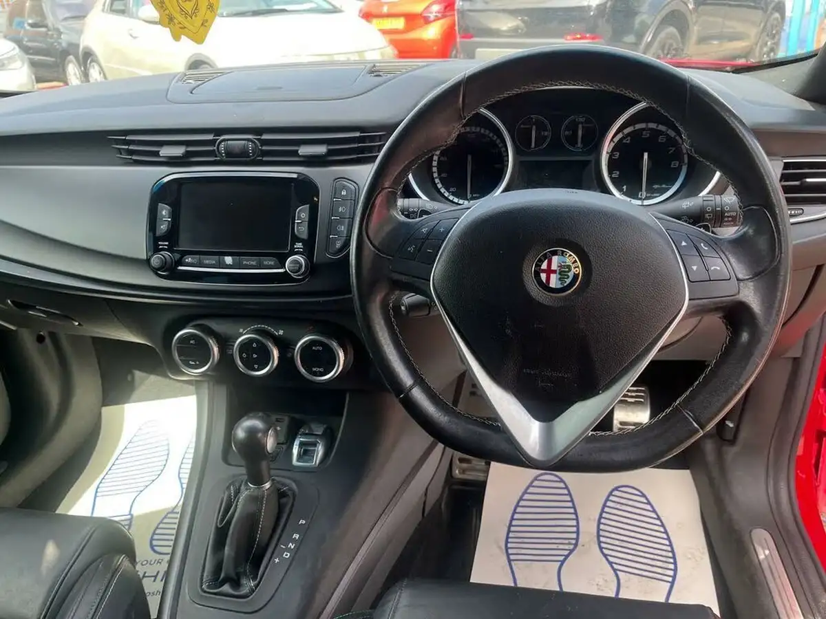 2015-alfa-romeo-giulietta-14-tb-qv-line-alfa-tct-big-14