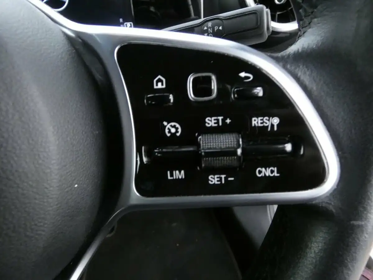2021-mercedes-benz-a-class-20d-a180d-se-8g-dct-big-19