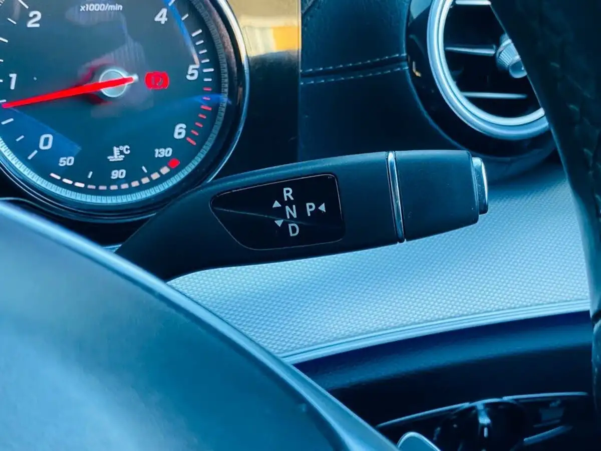 2016-mercedes-benz-e-class-20d-e220d-amg-line-ss-saloon-4d-big-24