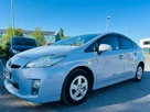 2010-toyota-prius-small-13