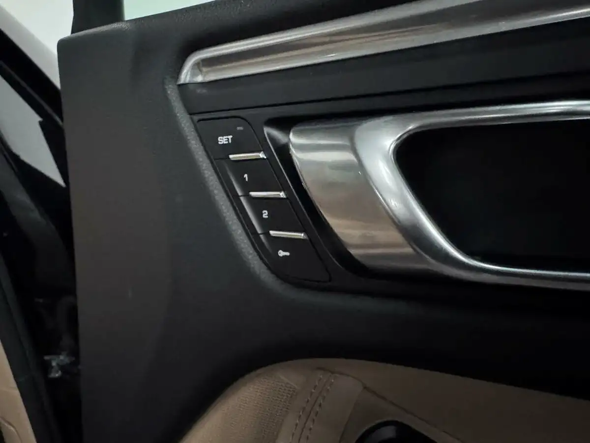 2019-porsche-macan-20-big-25