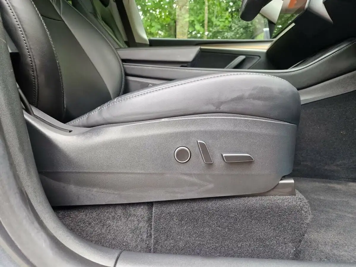 2022-tesla-model-y-e-long-range-big-31