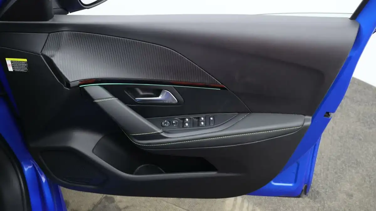 2021-peugeot-208-e-gt-premium-big-14