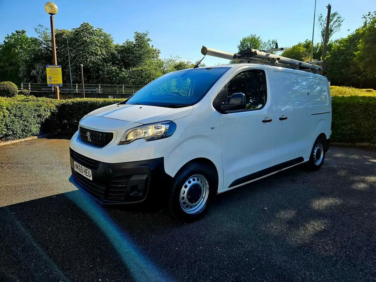 2019-peugeot-expert-15-bluehdi-professional-compact-1000-big-3