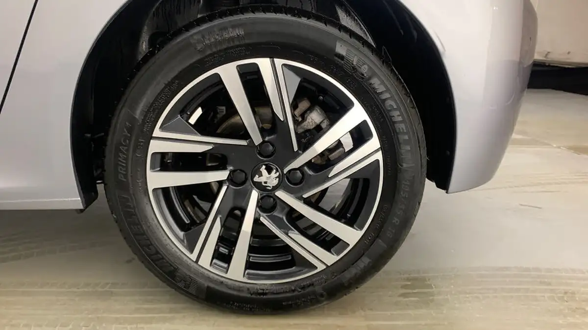 2022-peugeot-208-12-puretech-allure-premium-100ps-big-16