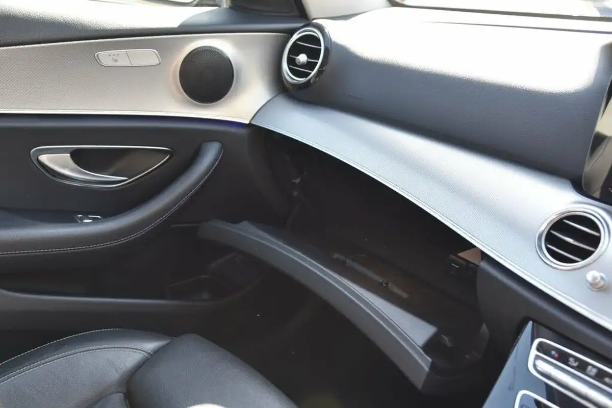 2019-mercedes-benz-e-class-20d-e220d-se-ss-estate-5d-big-48
