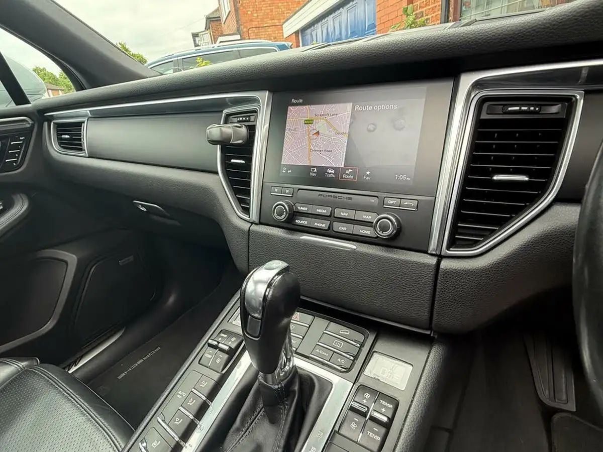 2016-porsche-macan-20-big-12