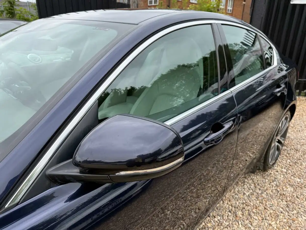 2019-jaguar-xe-20i-portfolio-200ps-big-48