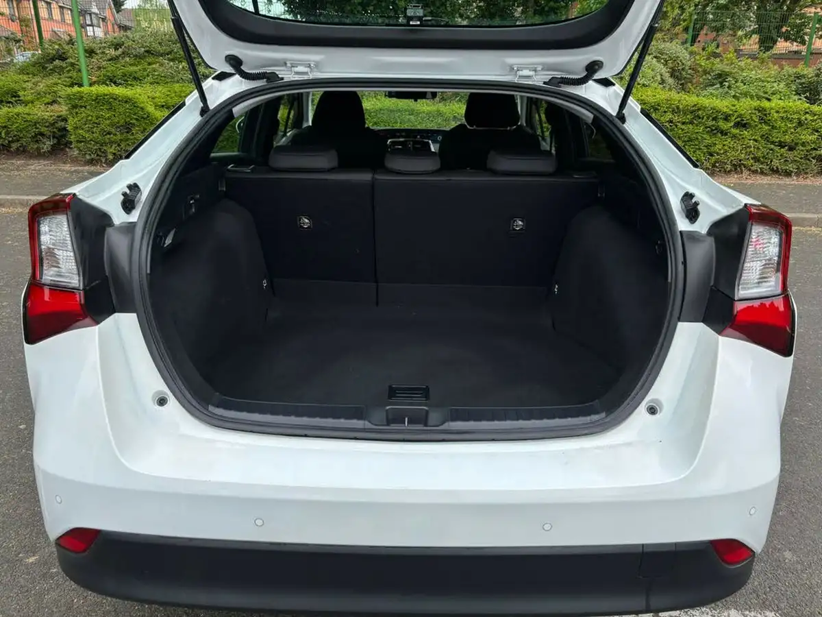 2021-toyota-prius-big-11