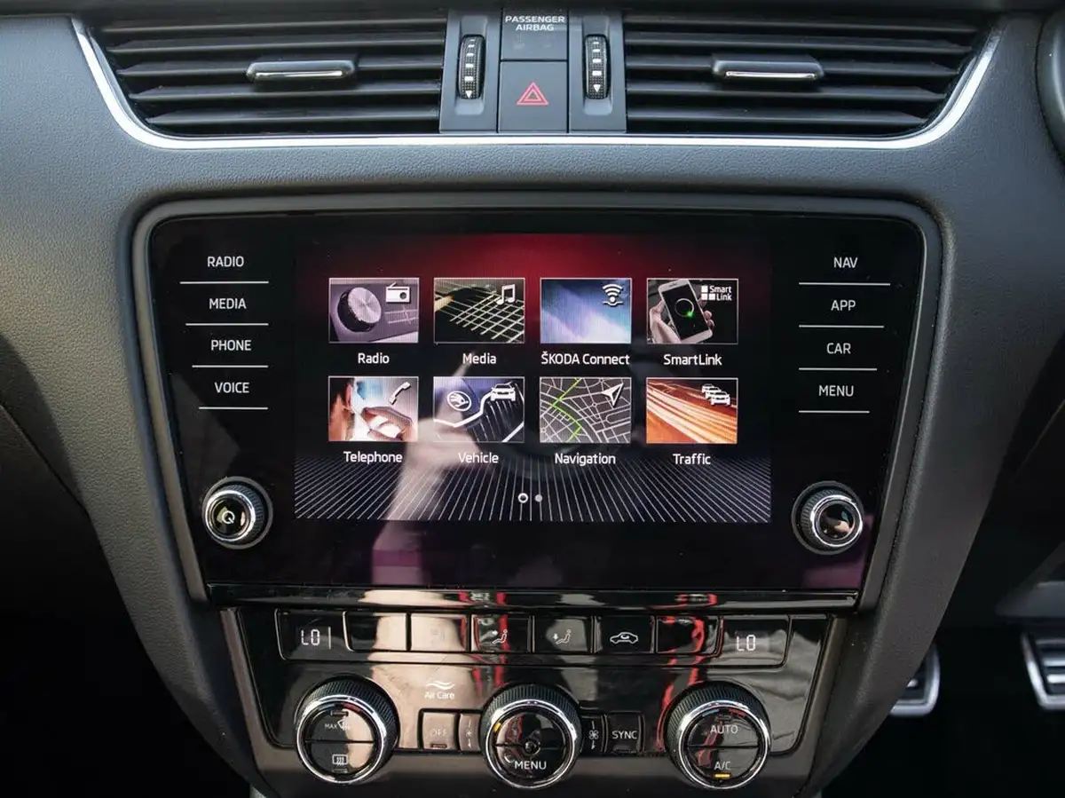 2019-skoda-octavia-20-tsi-vrs-estate-big-27