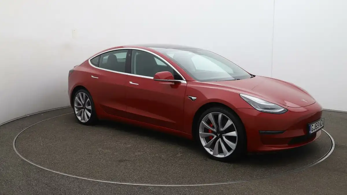 2019-tesla-model-3-e-4x4-performance-pack-big-1