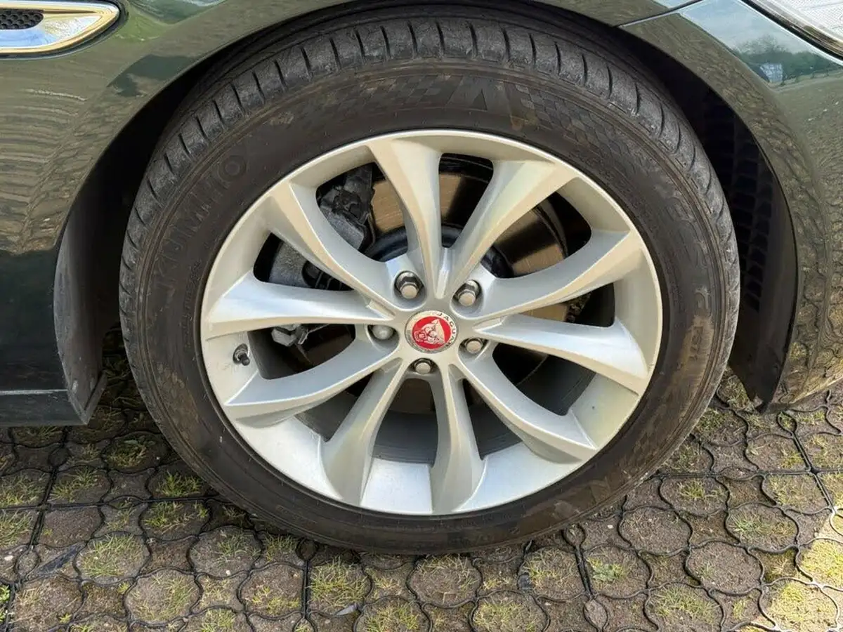 2016-jaguar-xf-20td-prestige-180ps-auto-big-28