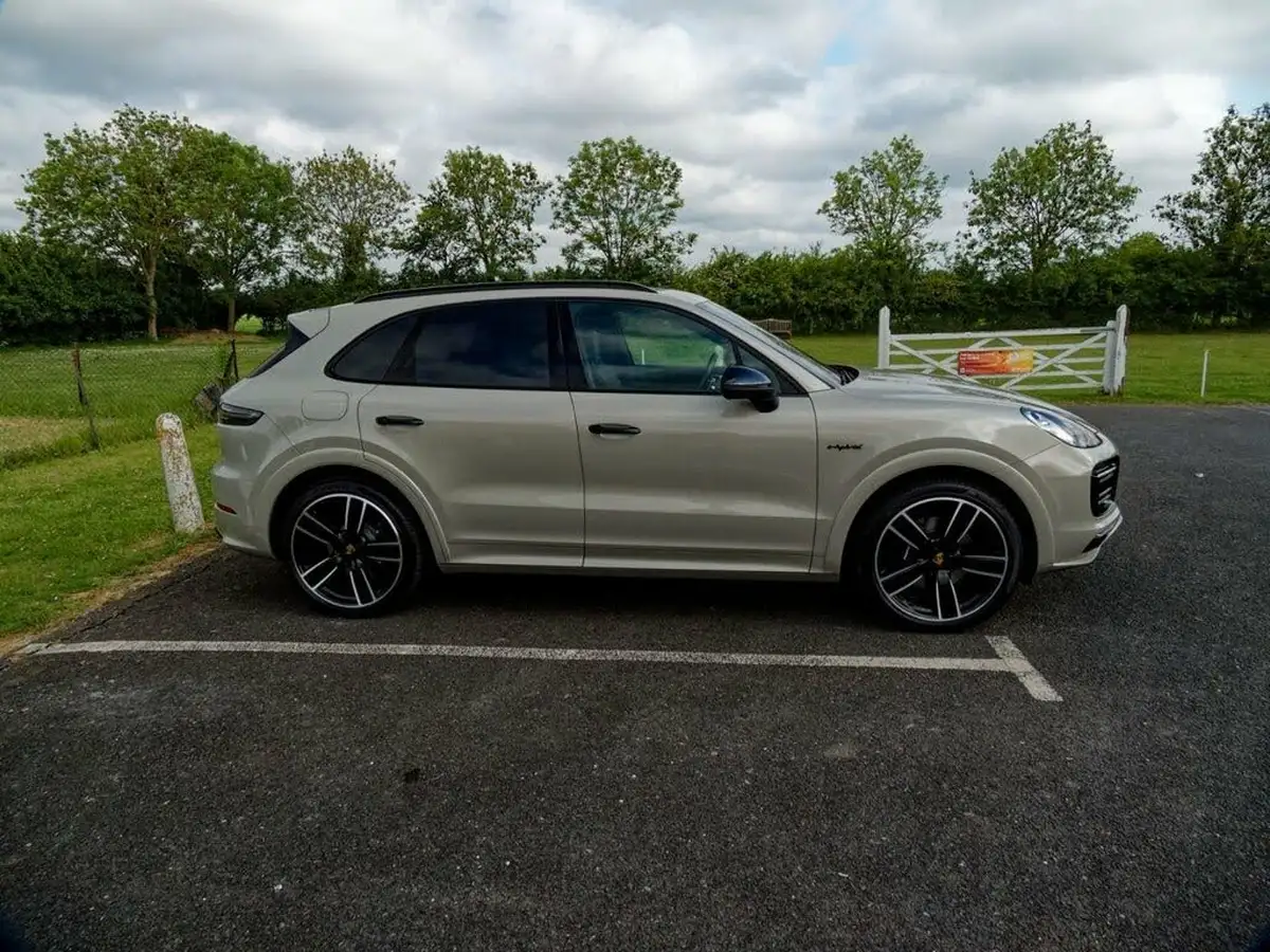 2023-porsche-cayenne-30-v6-e-hybrid-462ps-station-wagon-big-23