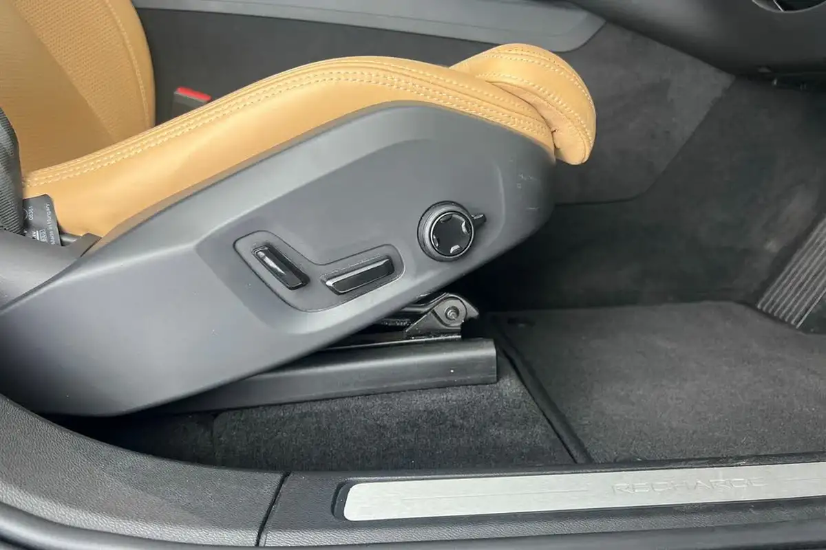 2021-volvo-xc60-20-t8-inscription-pro-390bhp-big-30