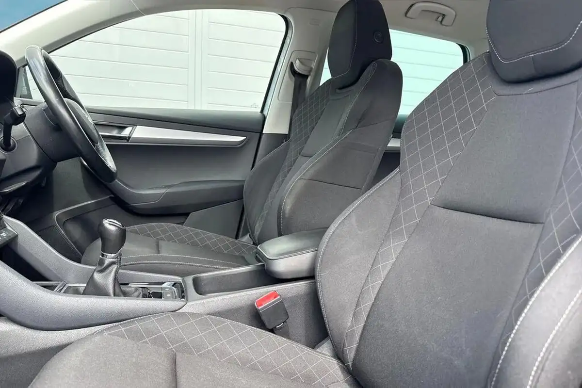 2019-skoda-karoq-20tdi-se-big-15