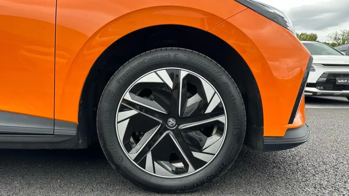 2022-mg-mg4-e-trophy-ev-big-4