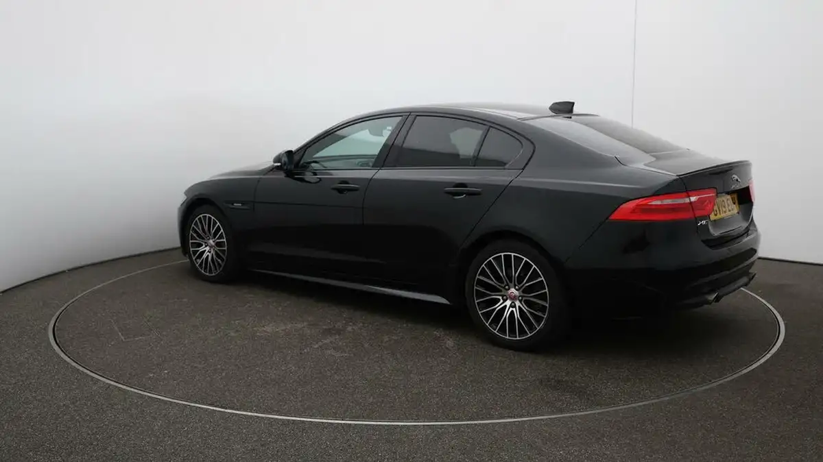 2019-jaguar-xe-20i-landmark-200ps-big-35