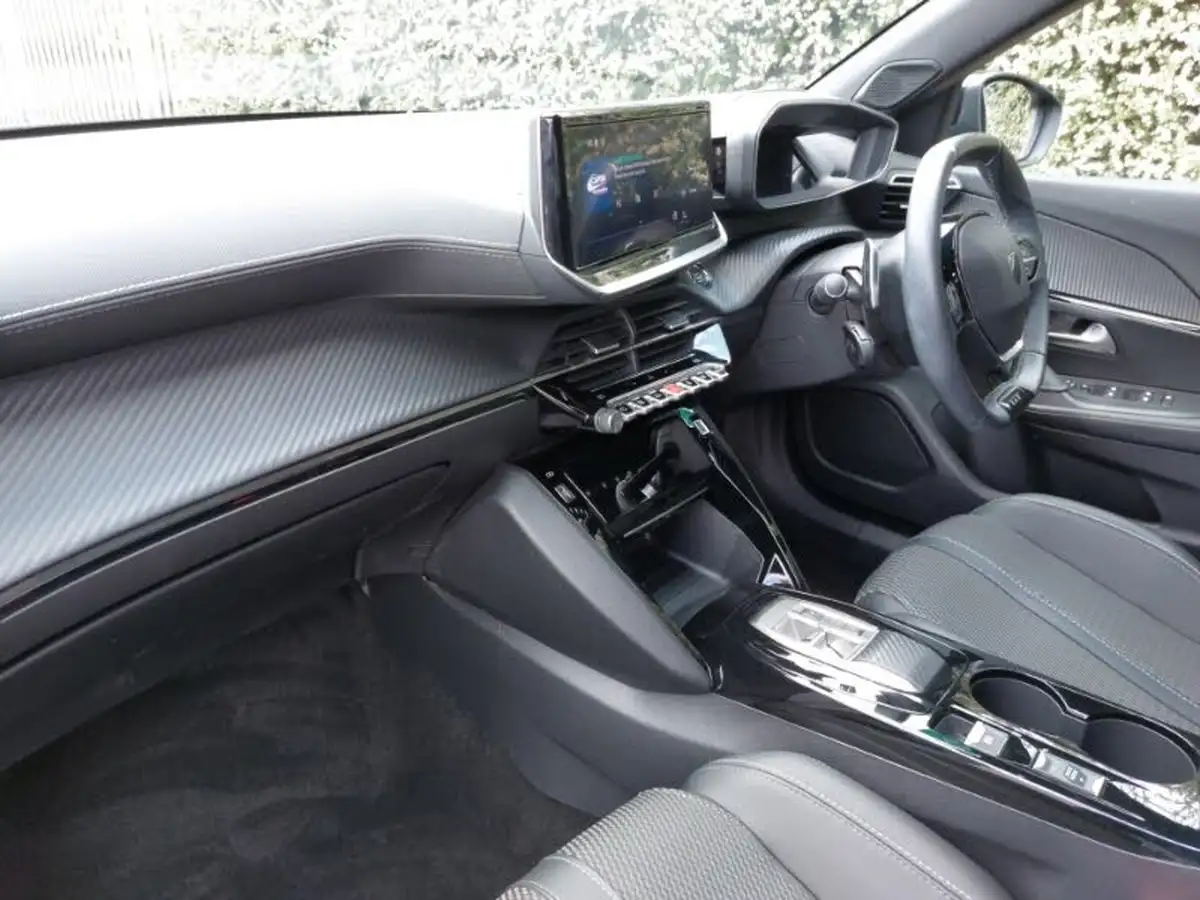 2023-peugeot-2008-suv-big-4