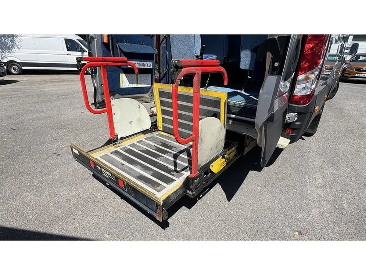 2015-iveco-daily-big-13