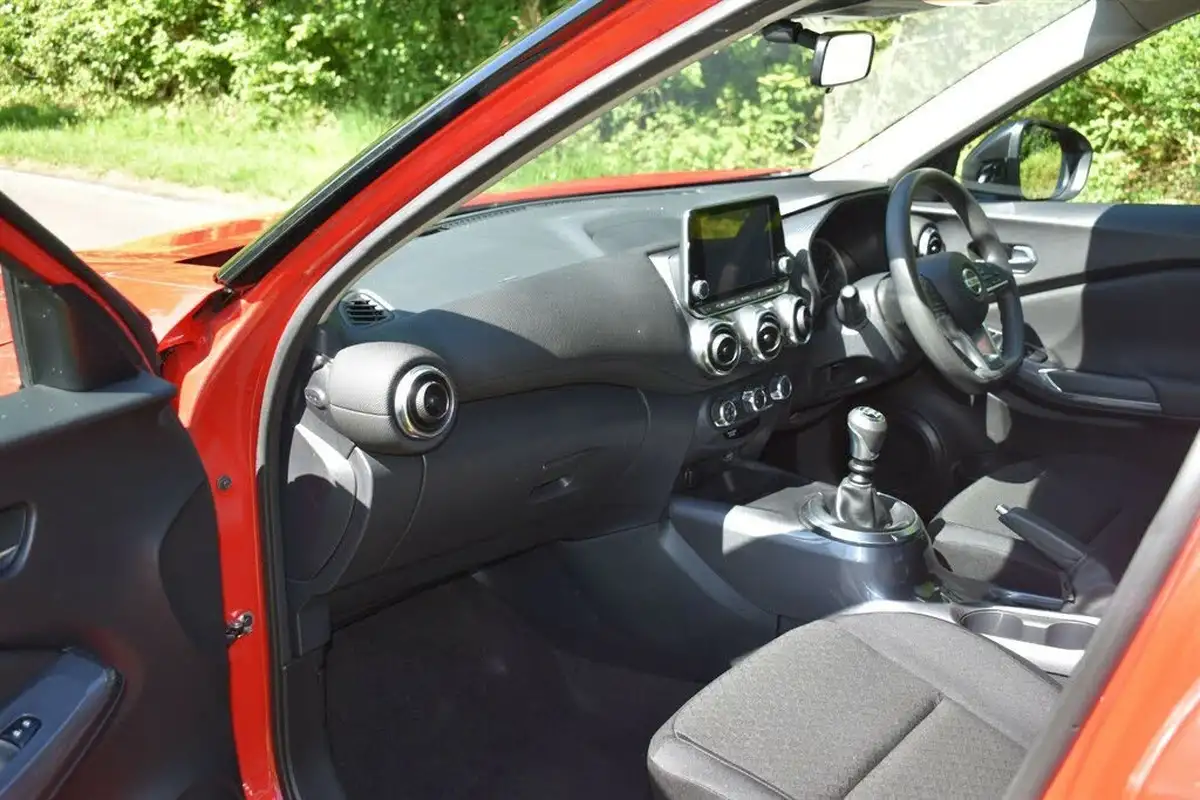 2022-nissan-juke-10-dig-t-acenta-big-8
