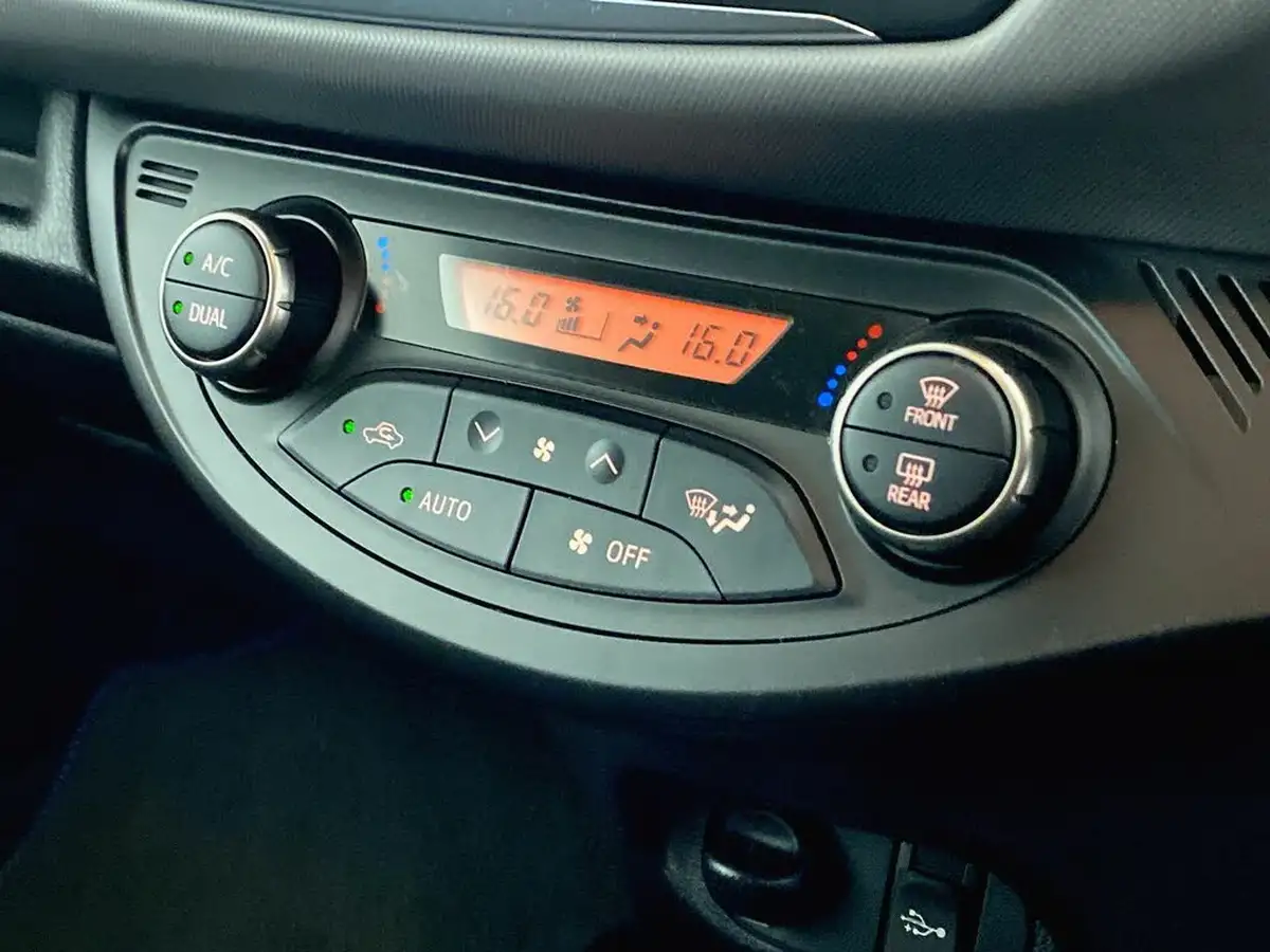 2016-toyota-yaris-133-design-tss-cvt-big-20