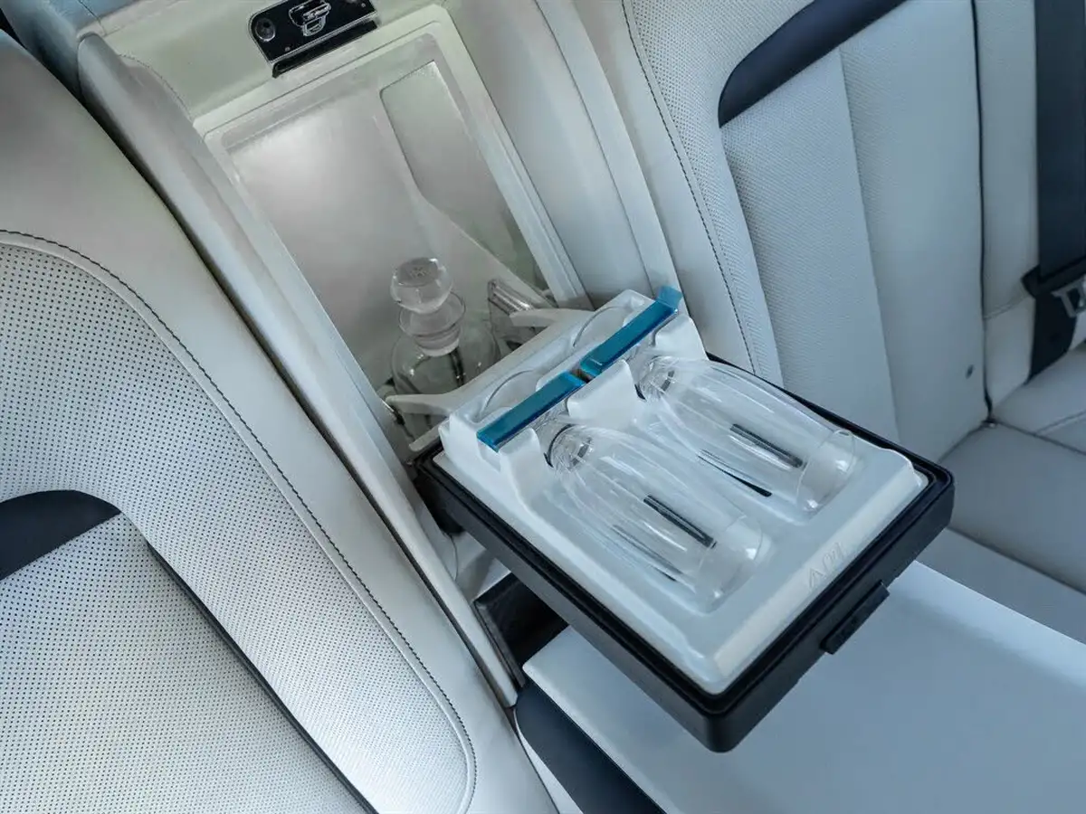 2023-rolls-royce-cullinan-675-big-25