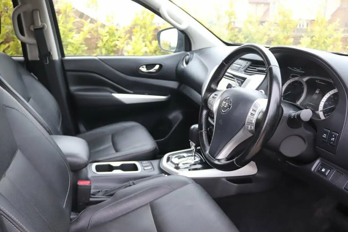 2019-nissan-navara-23dci-tekna-auto-big-22